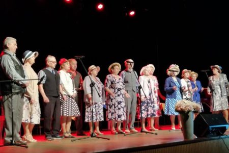 Występy Kabaretu „Seniorów z Bródna” w SDK „Lira”